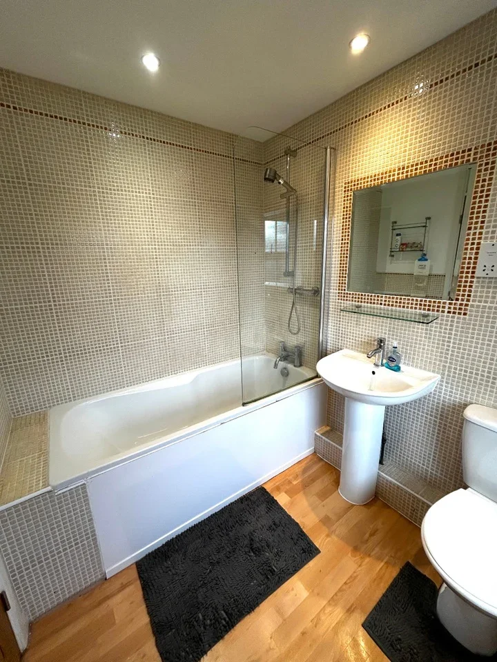 Room Mossfield in Elmbridge