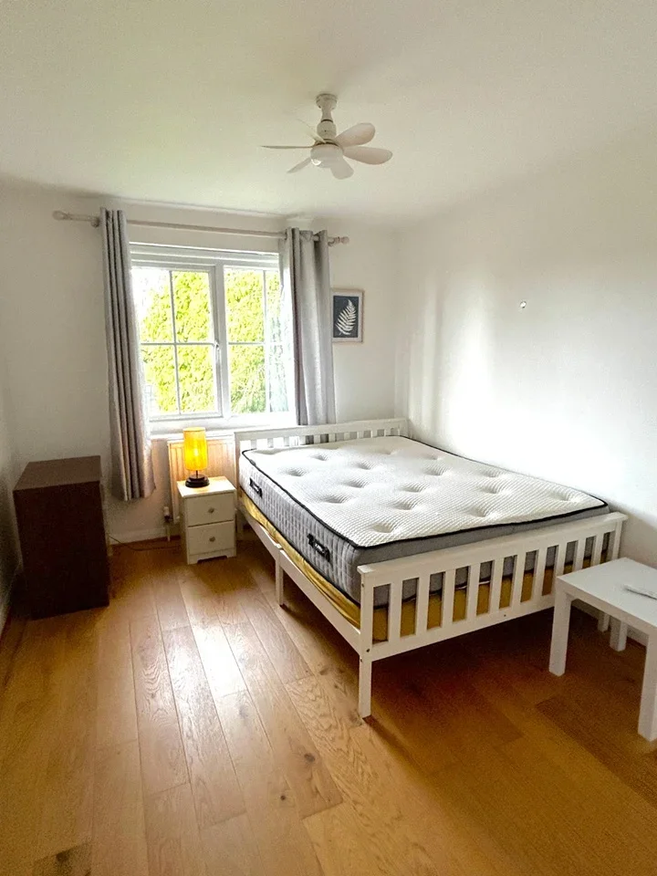 Room Mossfield in Elmbridge