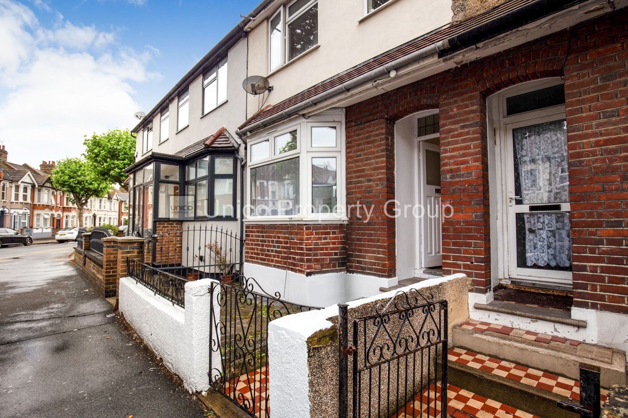 House Lonsdale Avenue in Greater London