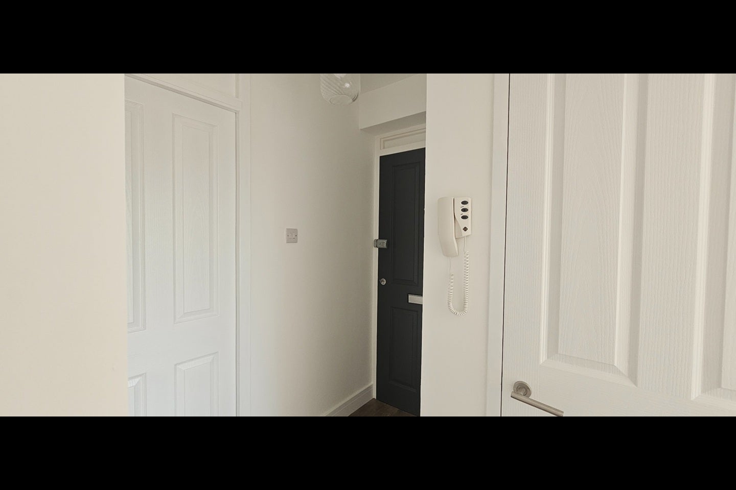 Flat Gascoigne Road in Greater London