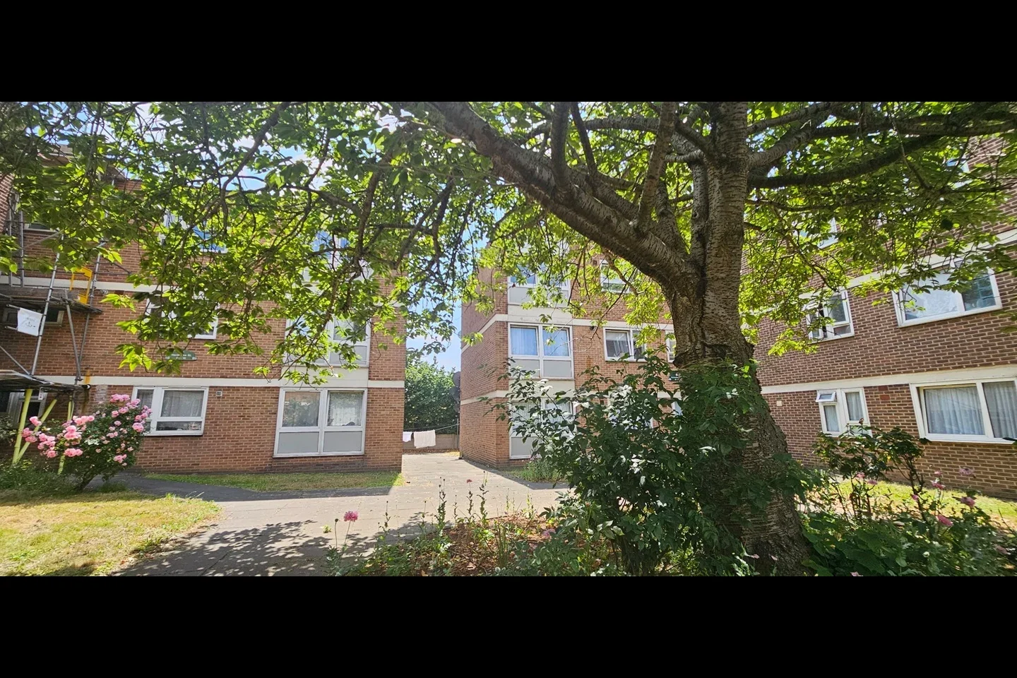 Flat Gascoigne Road in Greater London