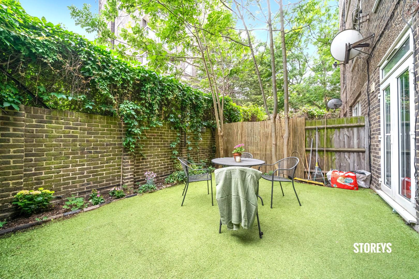 Flat Hackney Road in Greater London