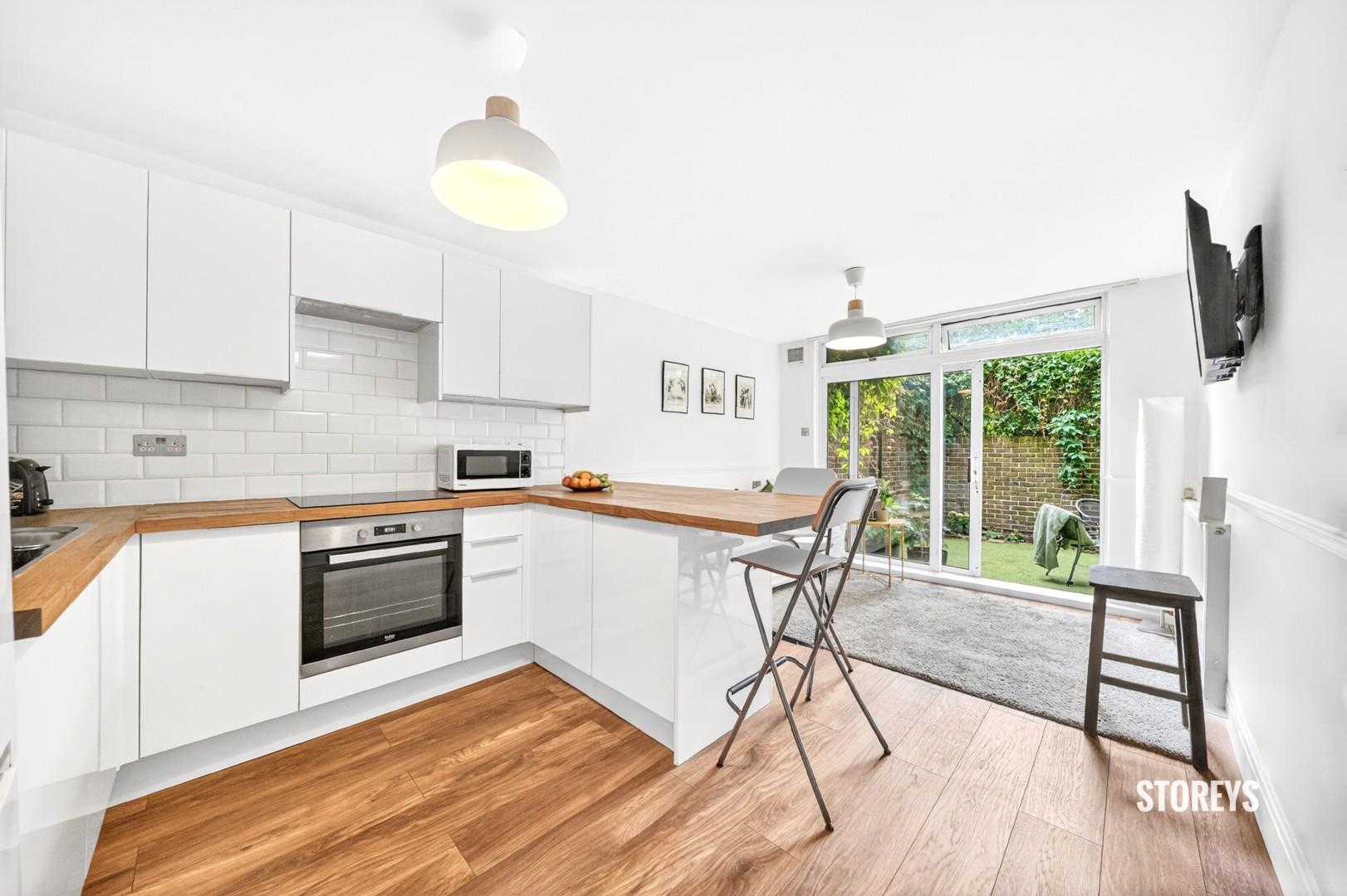 Flat Hackney Road in Greater London