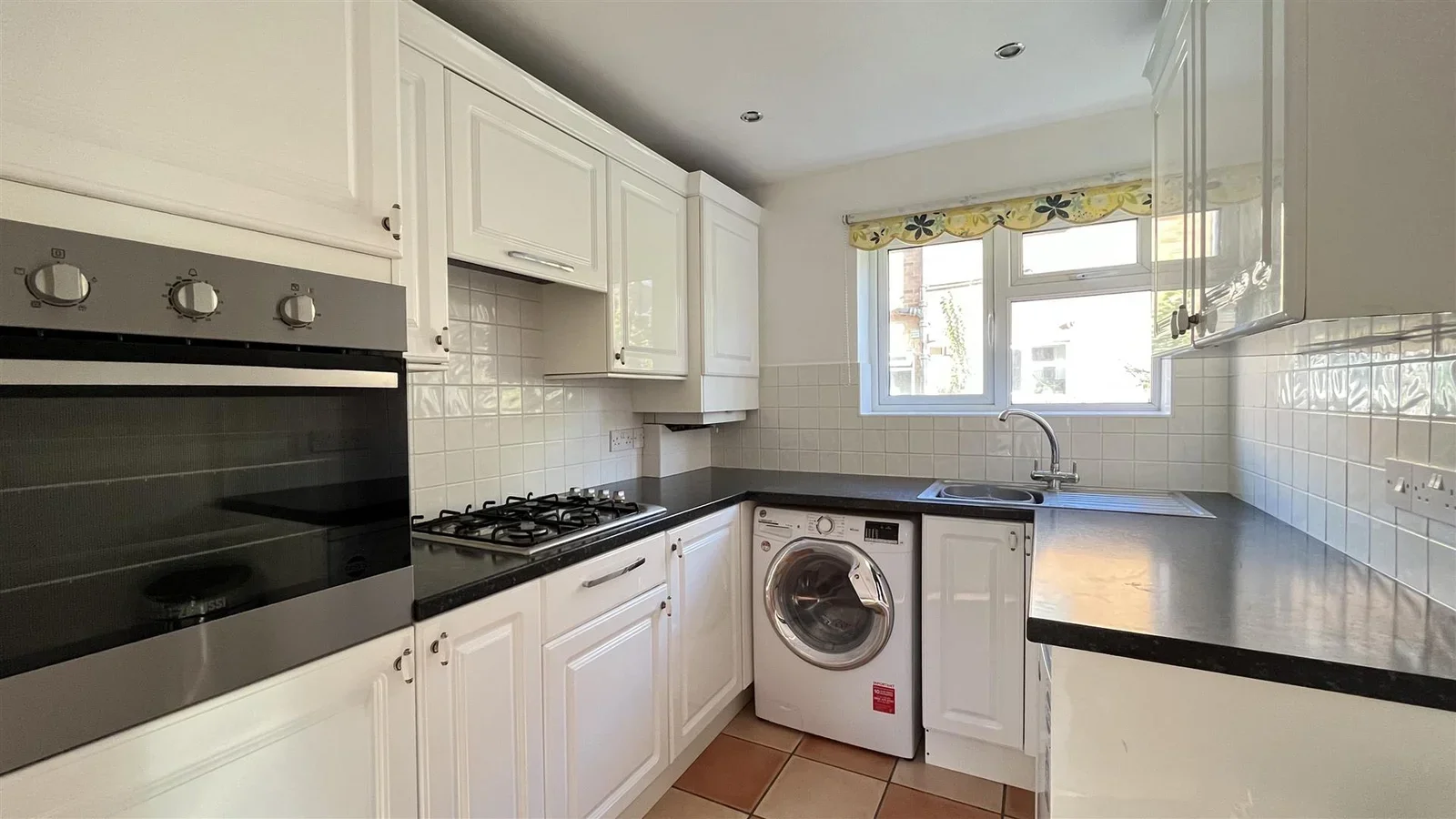 Flat Beddington Gardens in Greater London