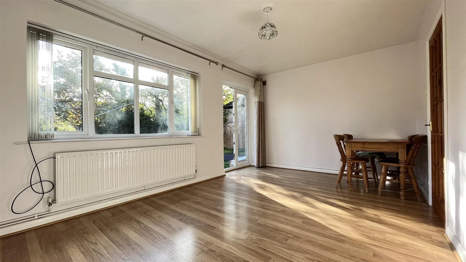 Flat Beddington Gardens in Greater London