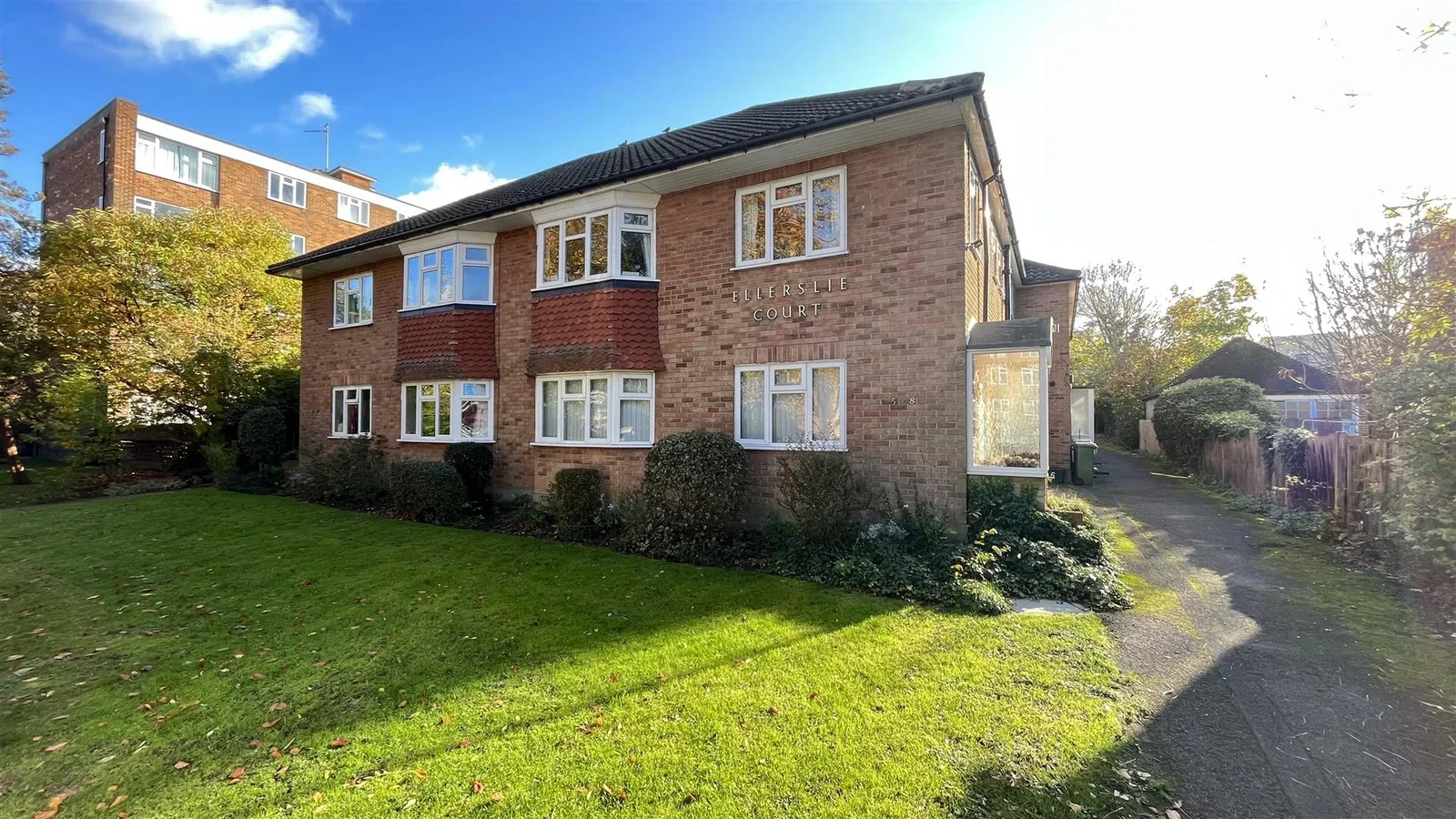 Flat Beddington Gardens in Greater London