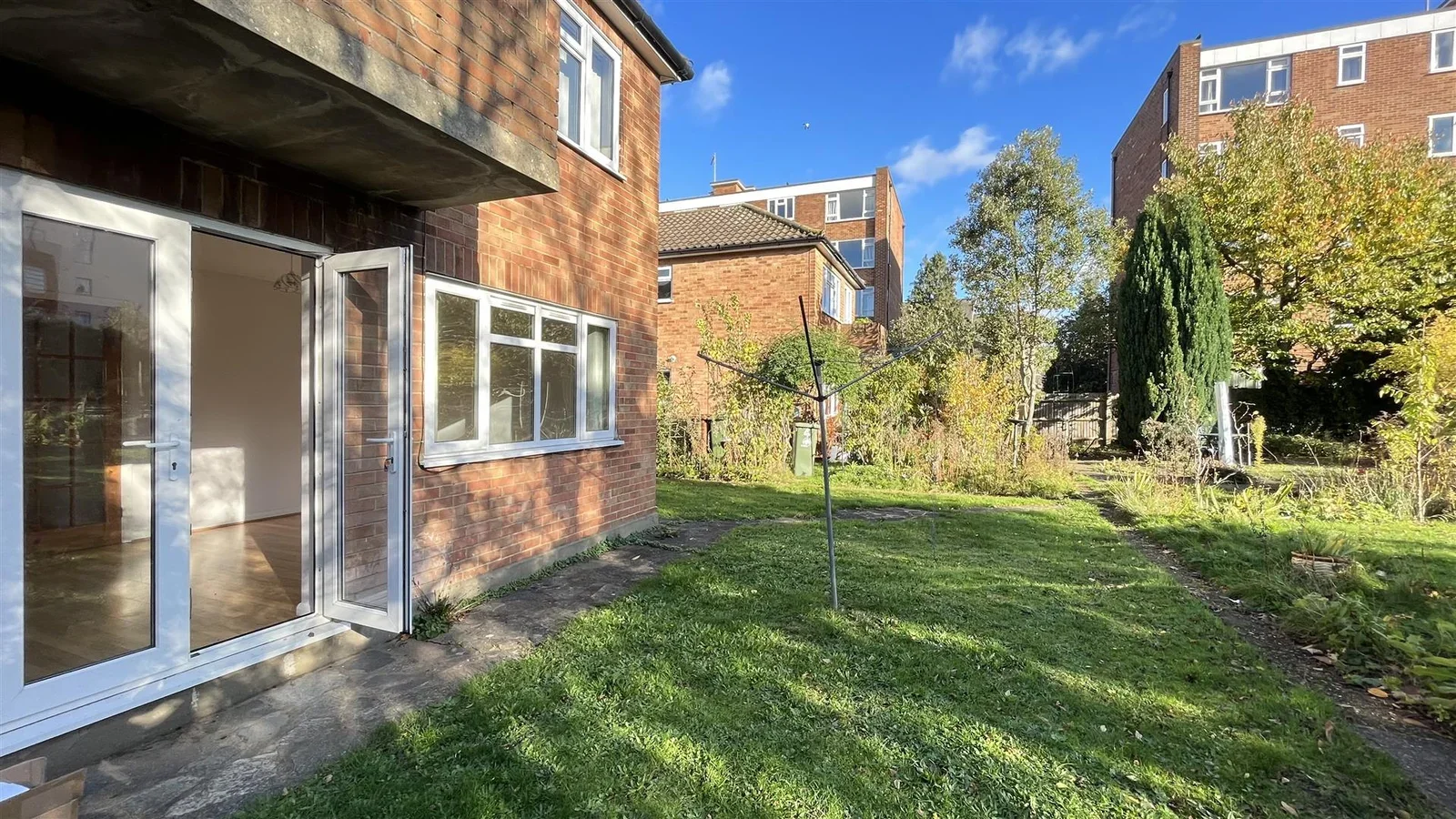 Flat Beddington Gardens in Greater London