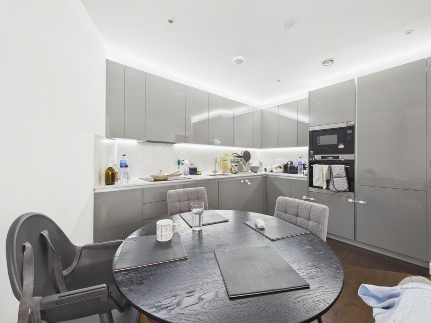 Flat Malthouse Road in Greater London