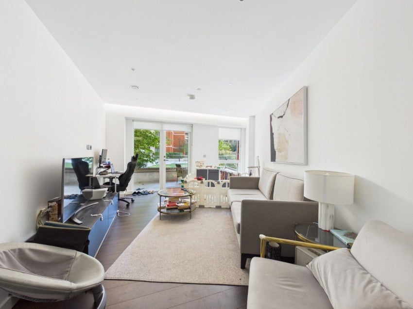 Flat Malthouse Road in Greater London