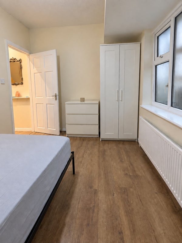 Room Stokes Road in Greater London