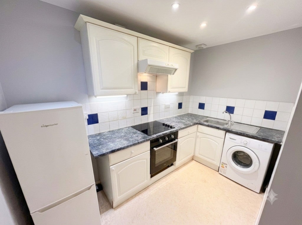 Flat Roslea Drive in Glasgow