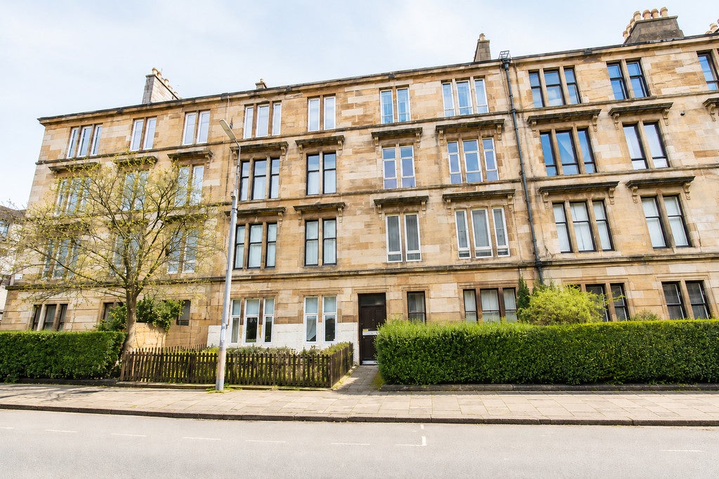 Flat Roslea Drive in Glasgow