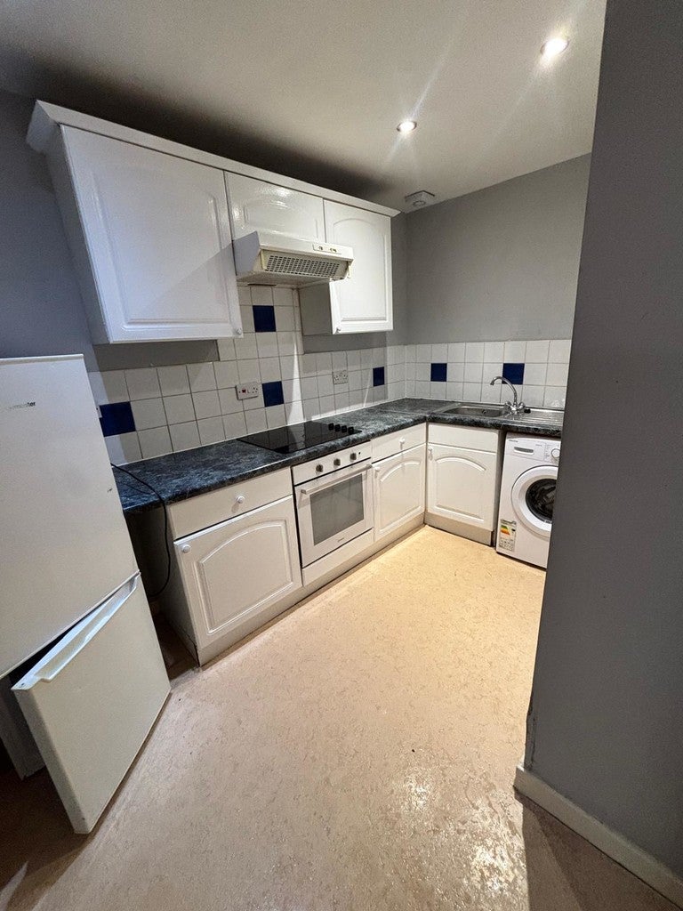 Flat Roslea Drive in Glasgow