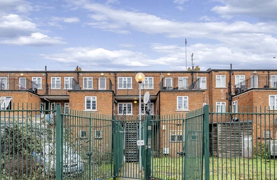 Flat Lady Margaret Road in Greater London