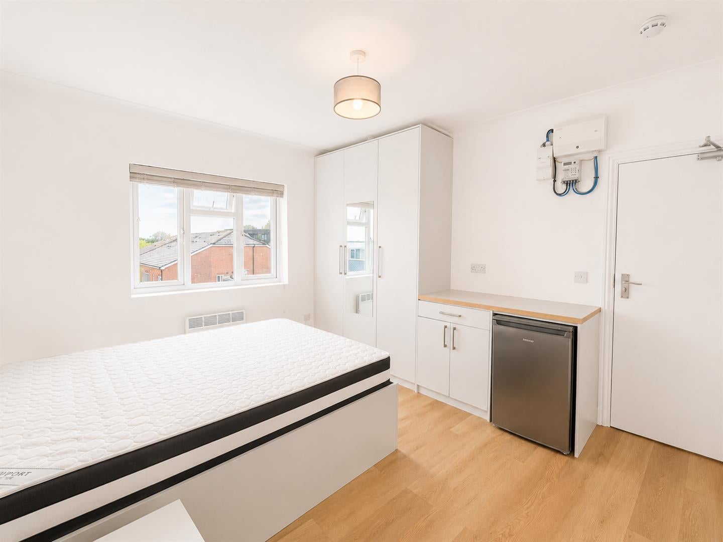 Room Bath Road in Greater London