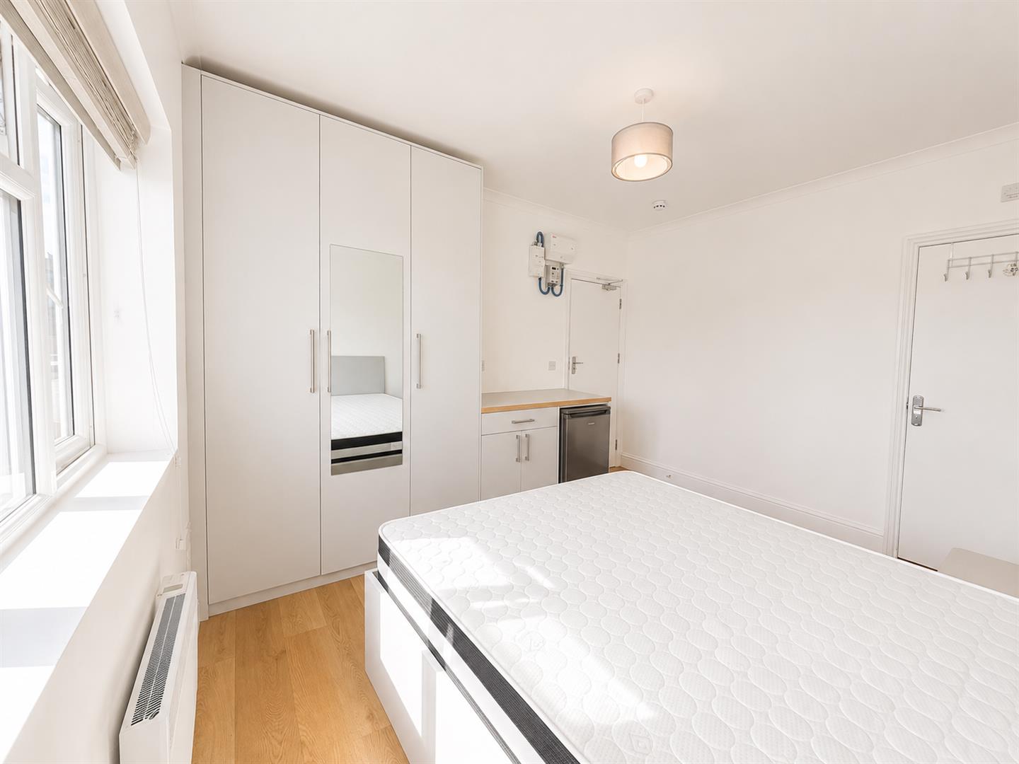 Room Bath Road in Greater London