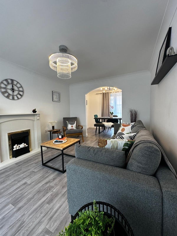 Room Holborn Crescent in Priorslee Village
