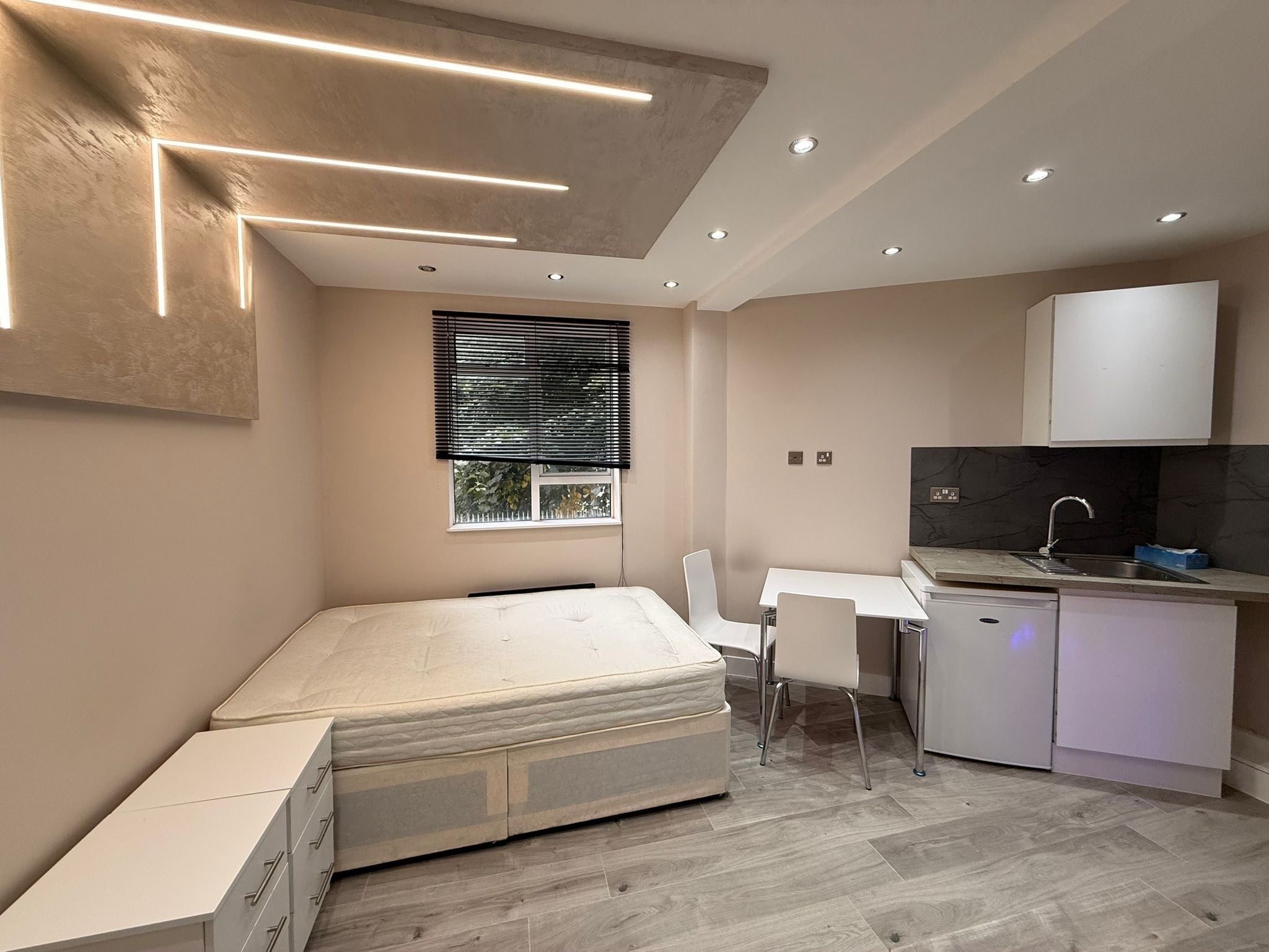 Room Queen's Road in Bristol