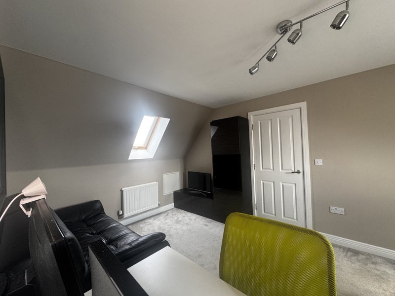 Room School Avenue in Basildon