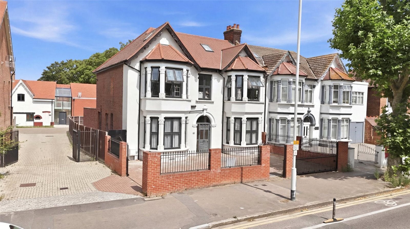 Flat Aldersbrook Road in Greater London