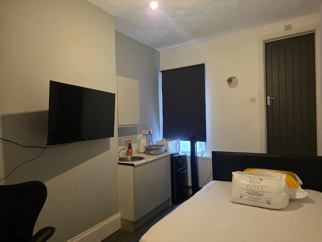 Room Floyd Road in Greater London