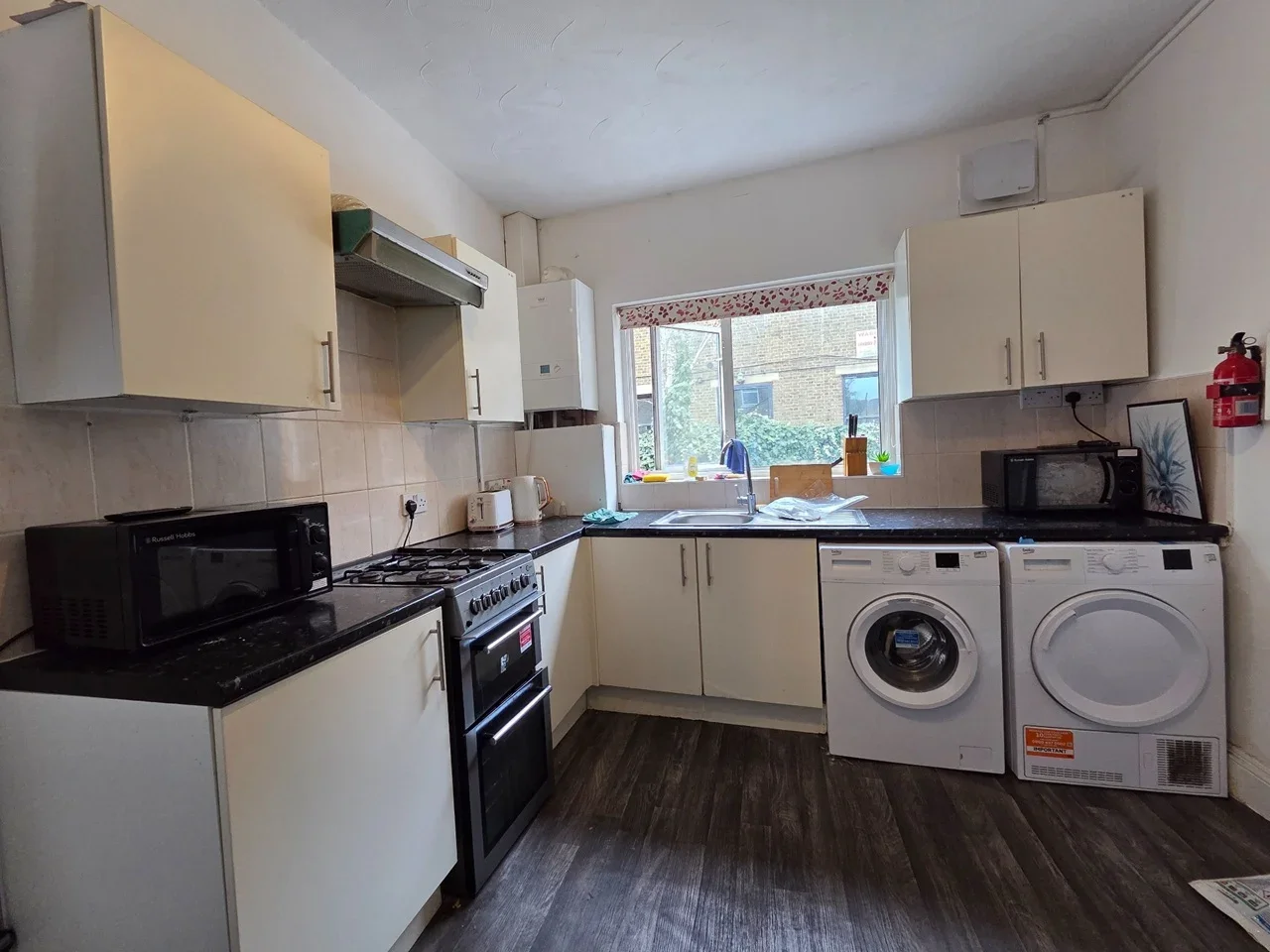 Room Floyd Road in Greater London
