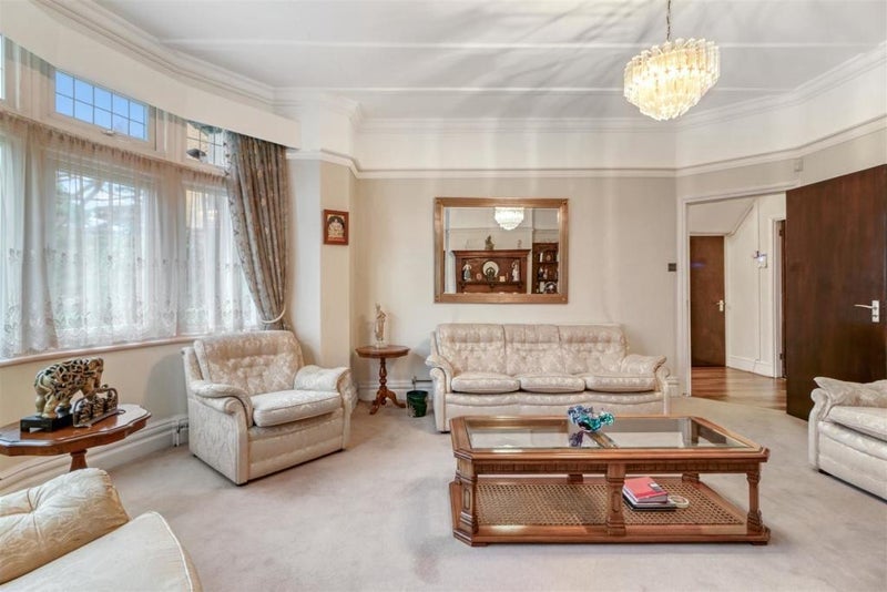 Room Powys Lane in Greater London