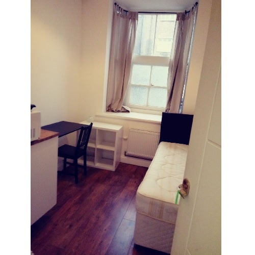 Flat Kensington High Street in Greater London