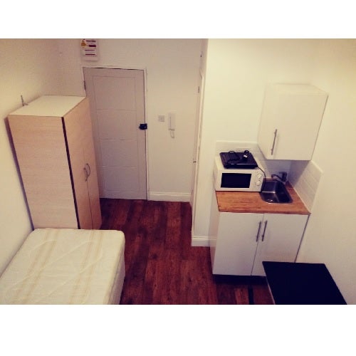 Flat Kensington High Street in Greater London