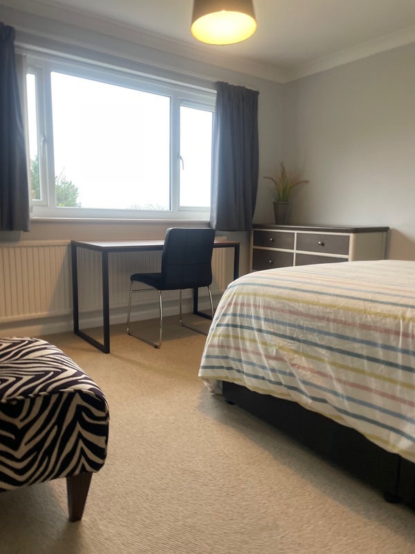 Room Constitution Hill Road in Poole
