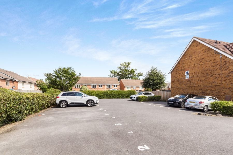 Flat Attwood Drive in Arborfield and Newland