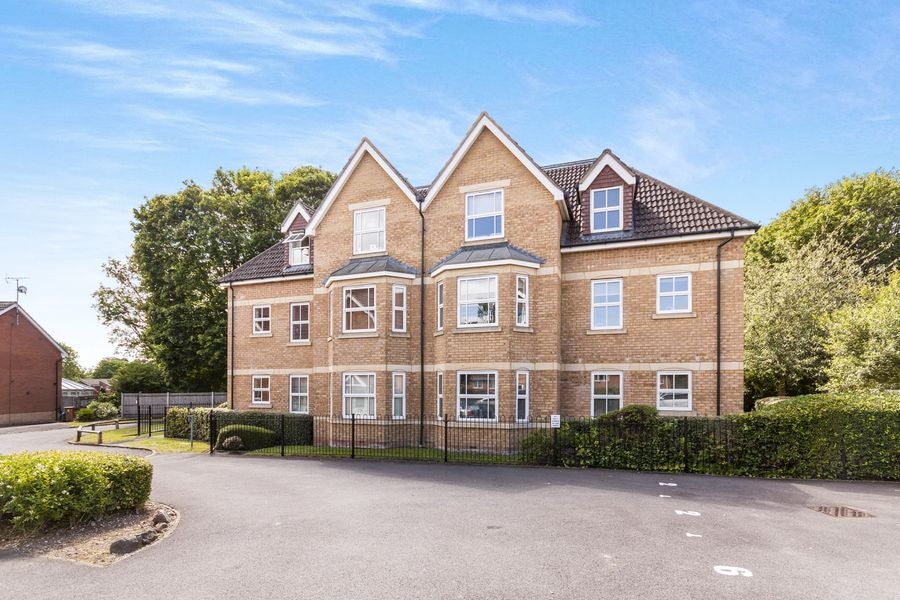 Flat Attwood Drive in Arborfield and Newland