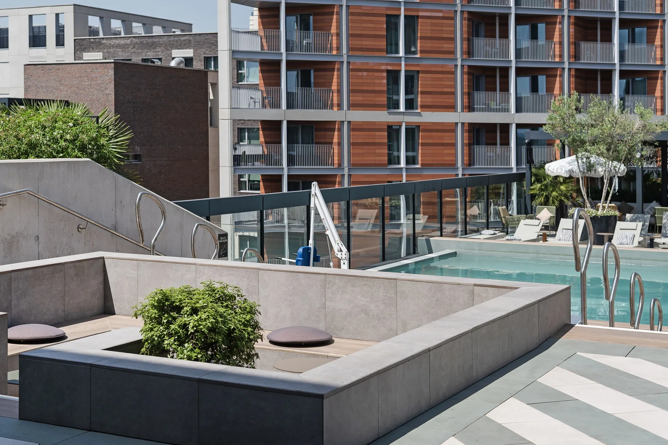 Flat Nine Elms Lane in Greater London