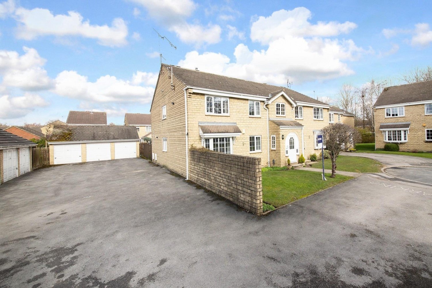 Flat Oakdene Vale in Leeds
