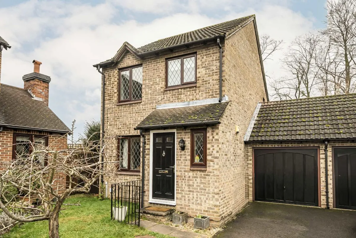 House Hurst Road in Elmbridge