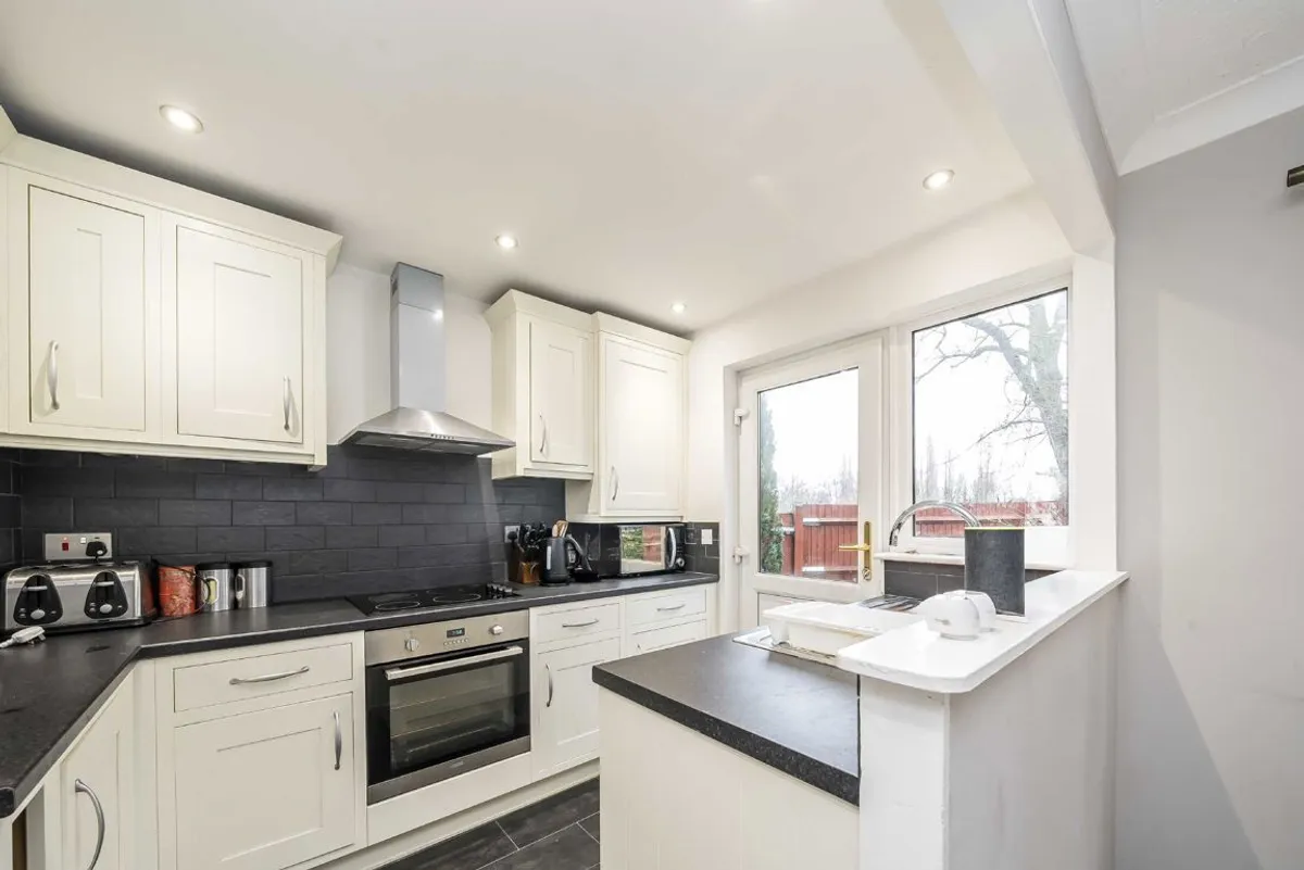 House Hurst Road in Elmbridge