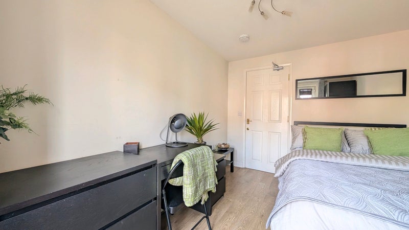 Room Elstop Avenue in Rugby