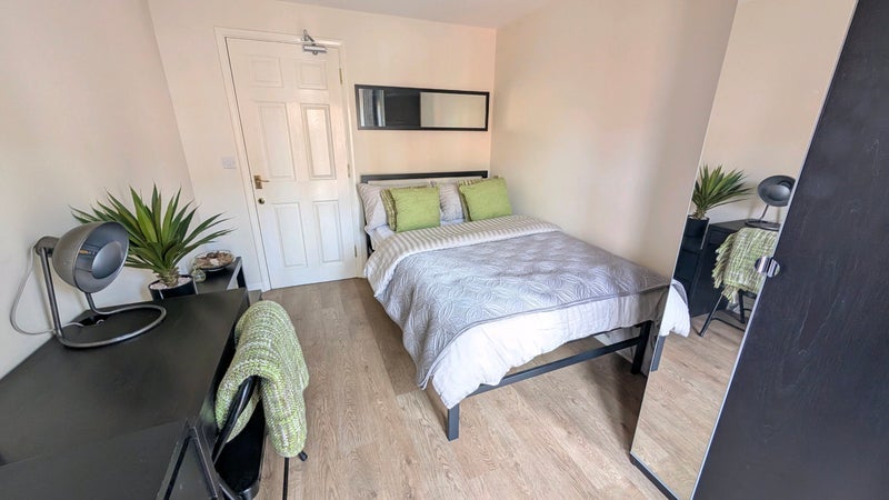 Room Elstop Avenue in Rugby