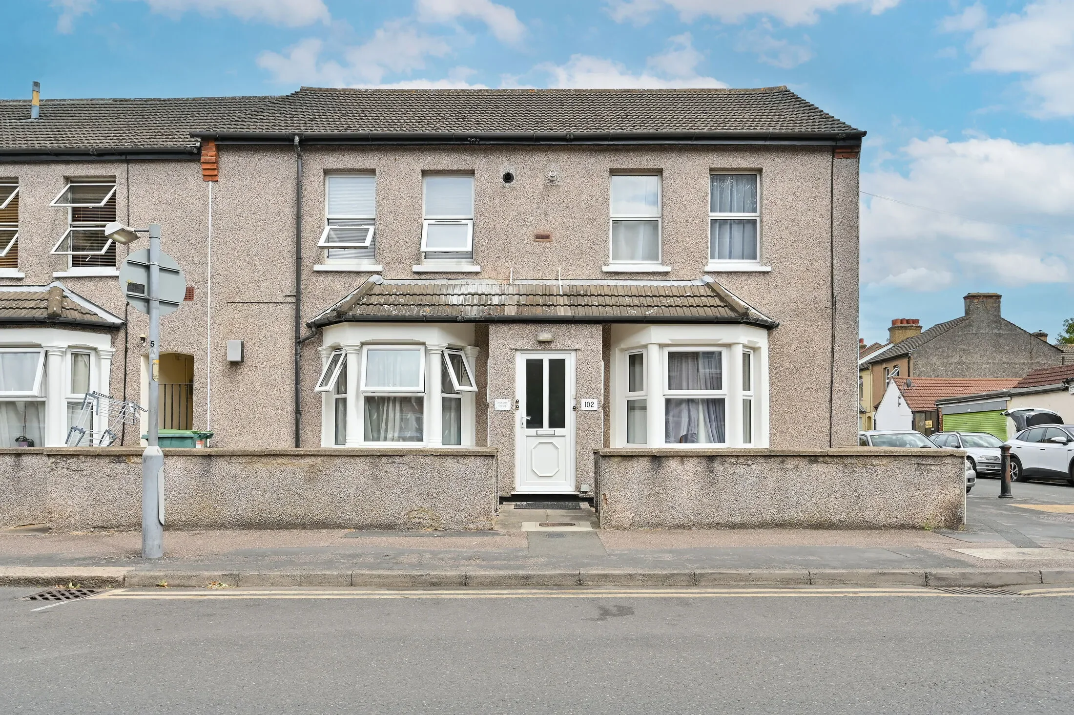 Flat Kings Avenue in Watford
