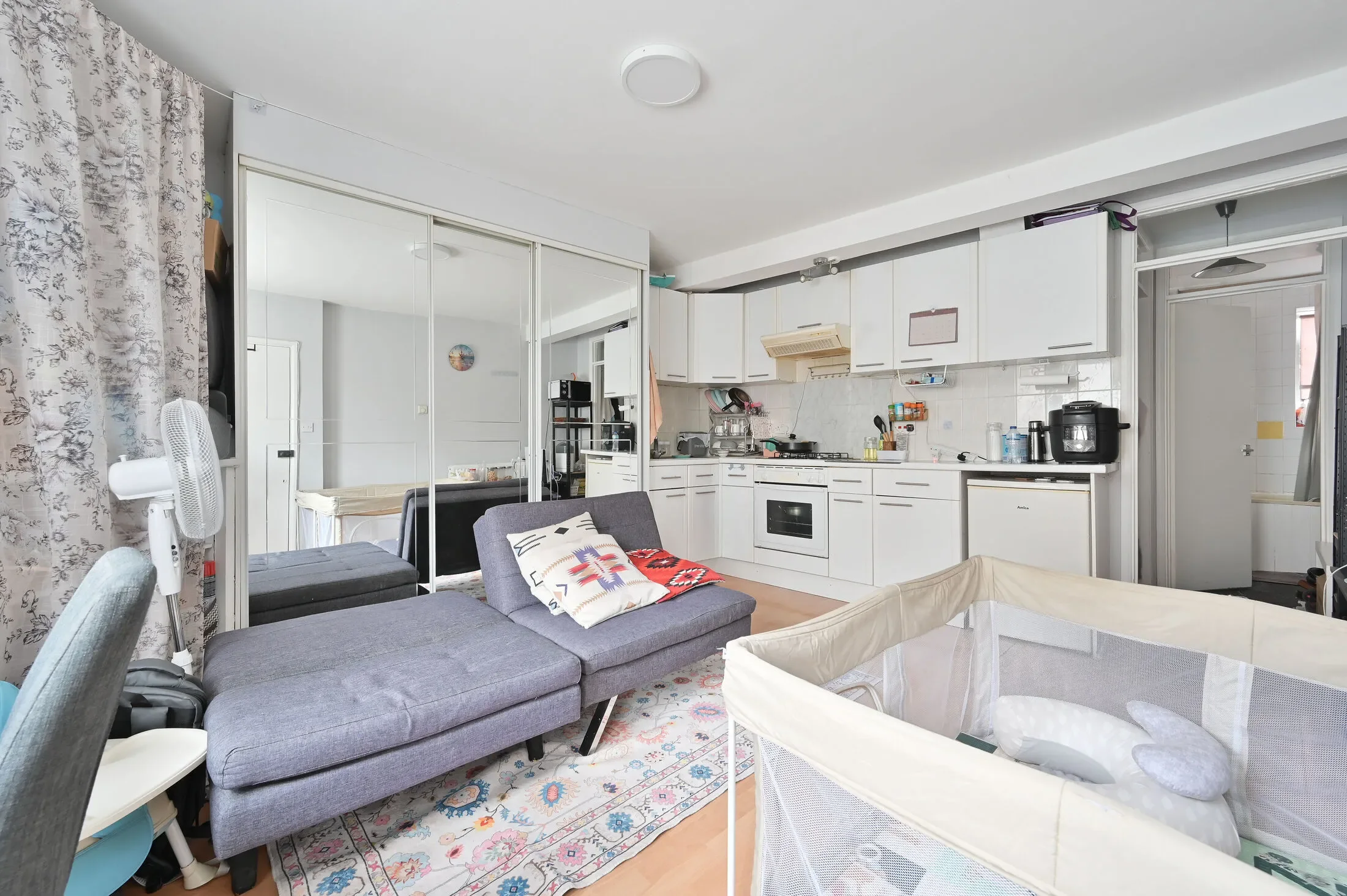 Flat Kings Avenue in Watford