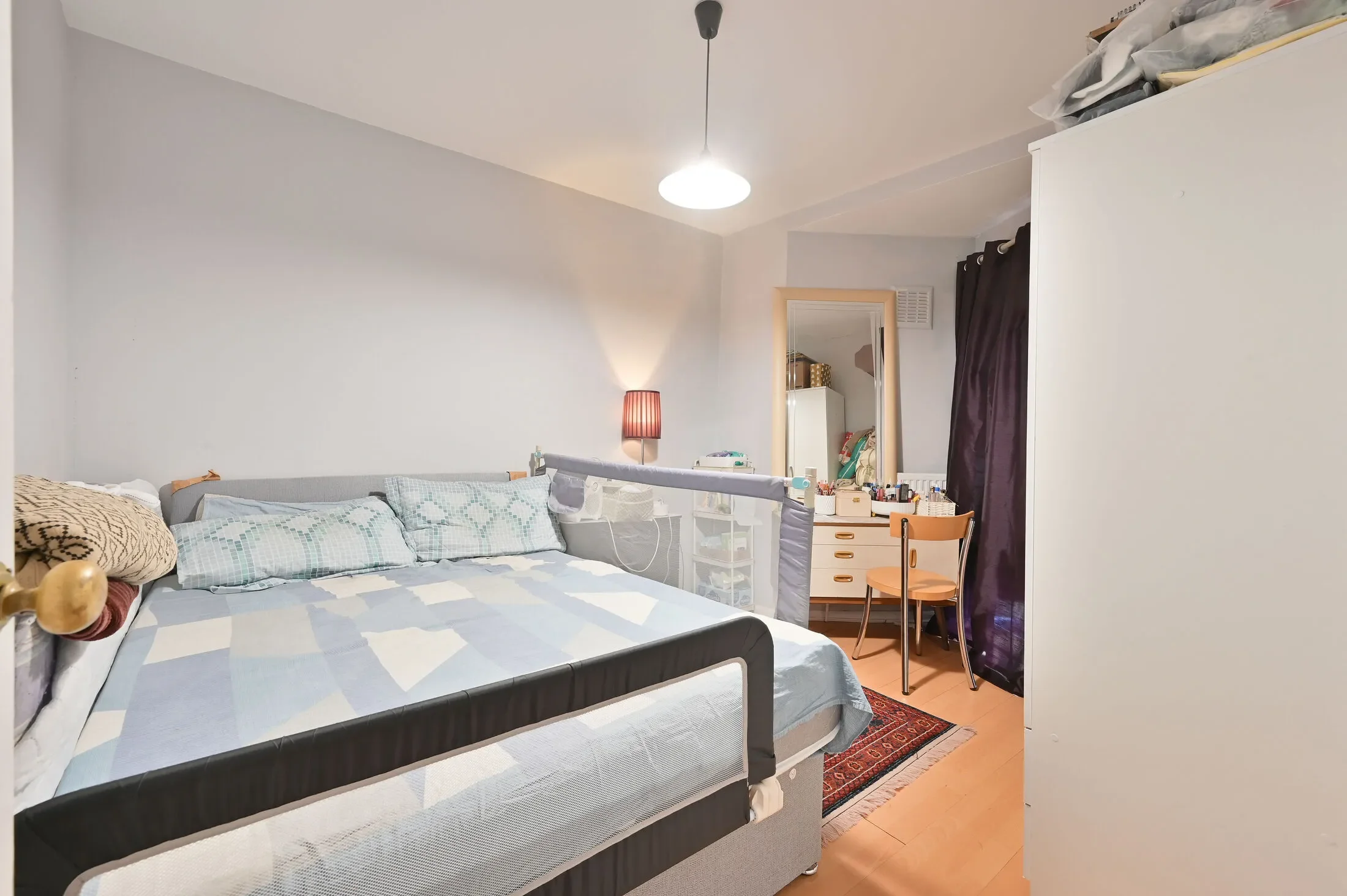 Flat Kings Avenue in Watford