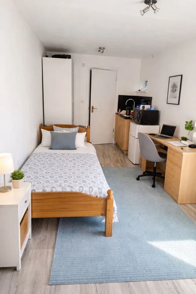 Room High Worple in Greater London