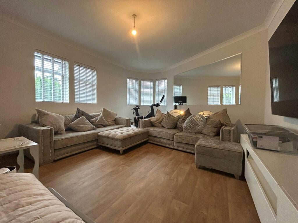 Flat Rectory Road in Rushmoor