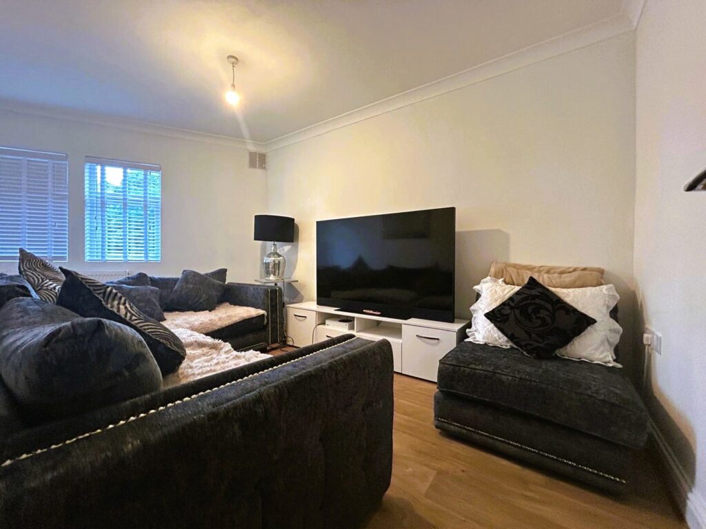 Flat Rectory Road in Rushmoor