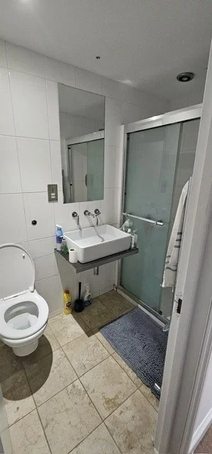 Room Creighton Avenue in Greater London