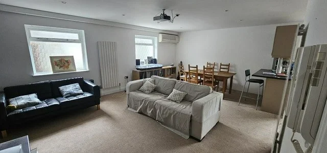 Room Creighton Avenue in Greater London