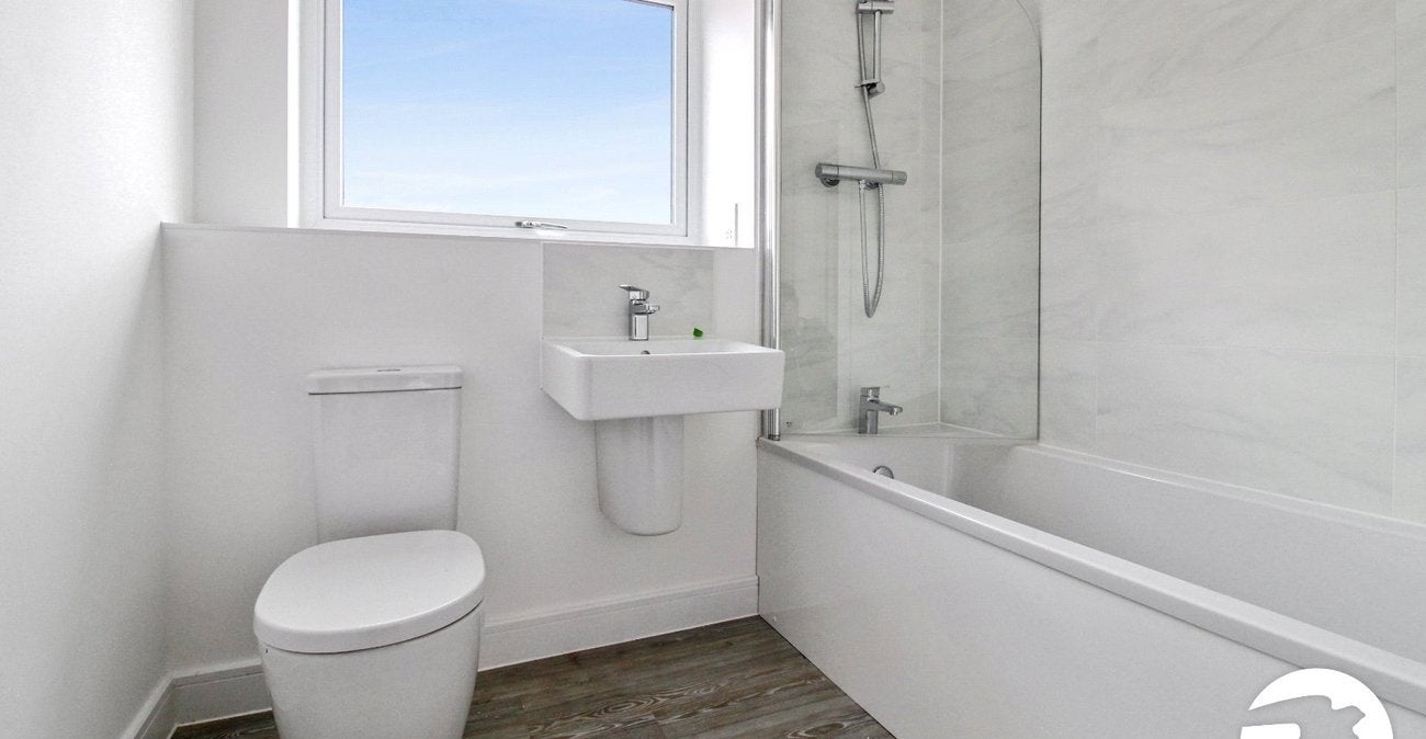 Flat Alkerden Lane in Dartford