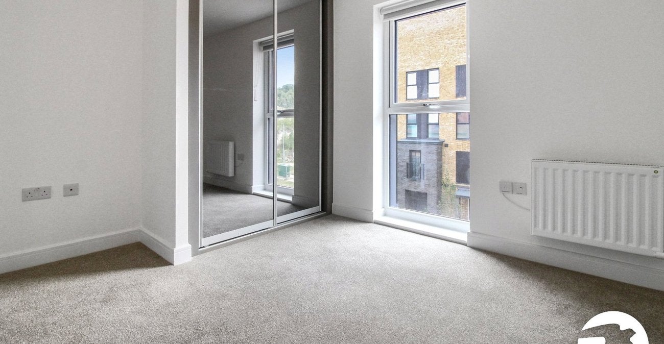 Flat Alkerden Lane in Dartford