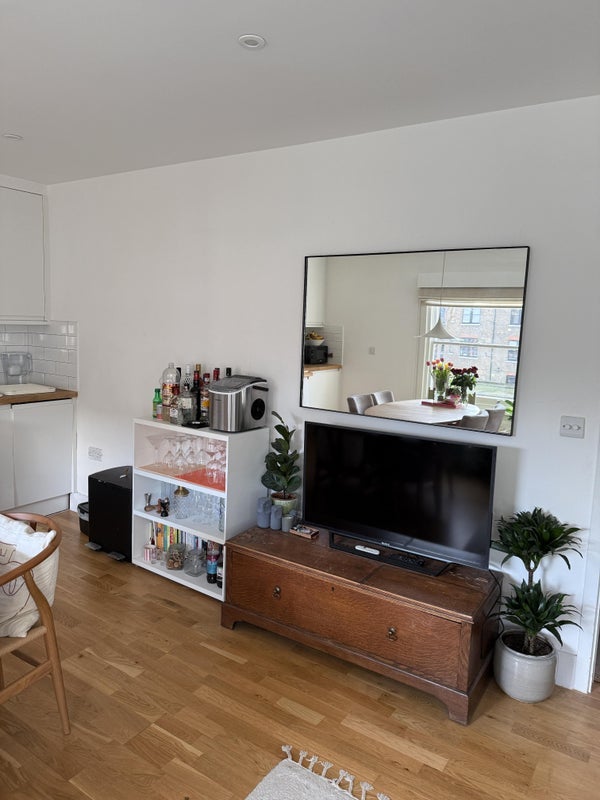Room South Island Place in Greater London