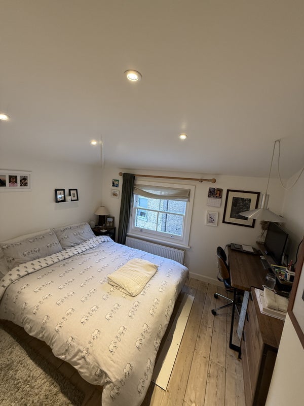 Room South Island Place in Greater London